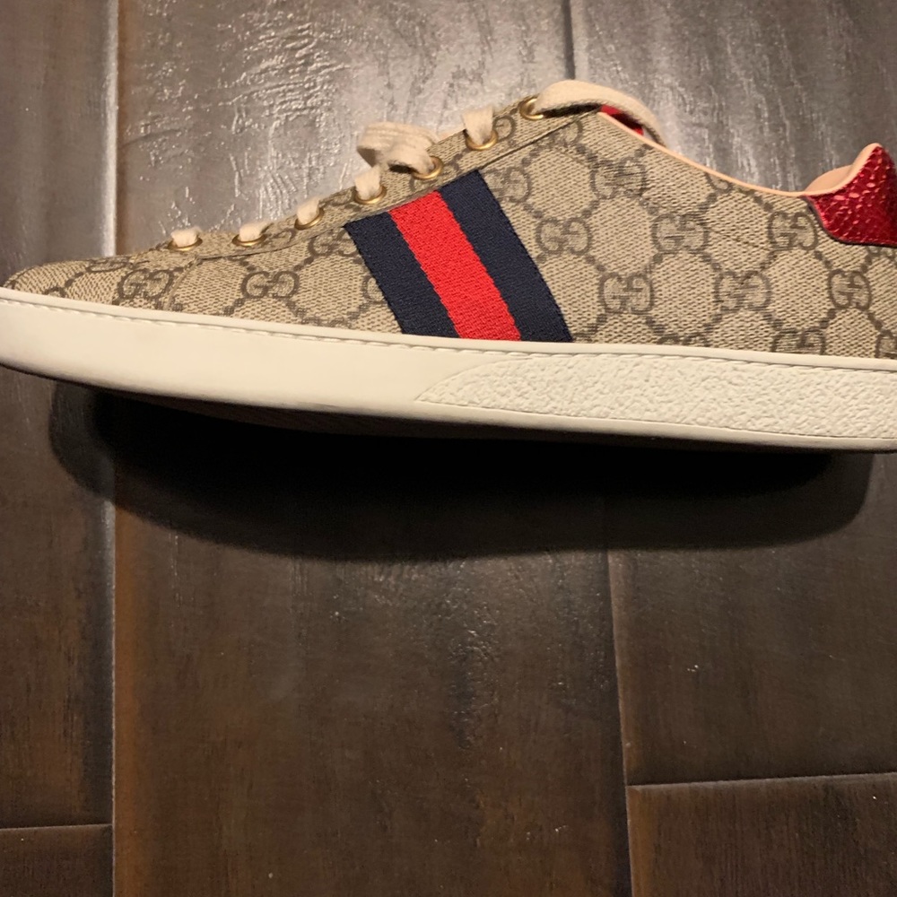 Gucci women’s tennis SOLD